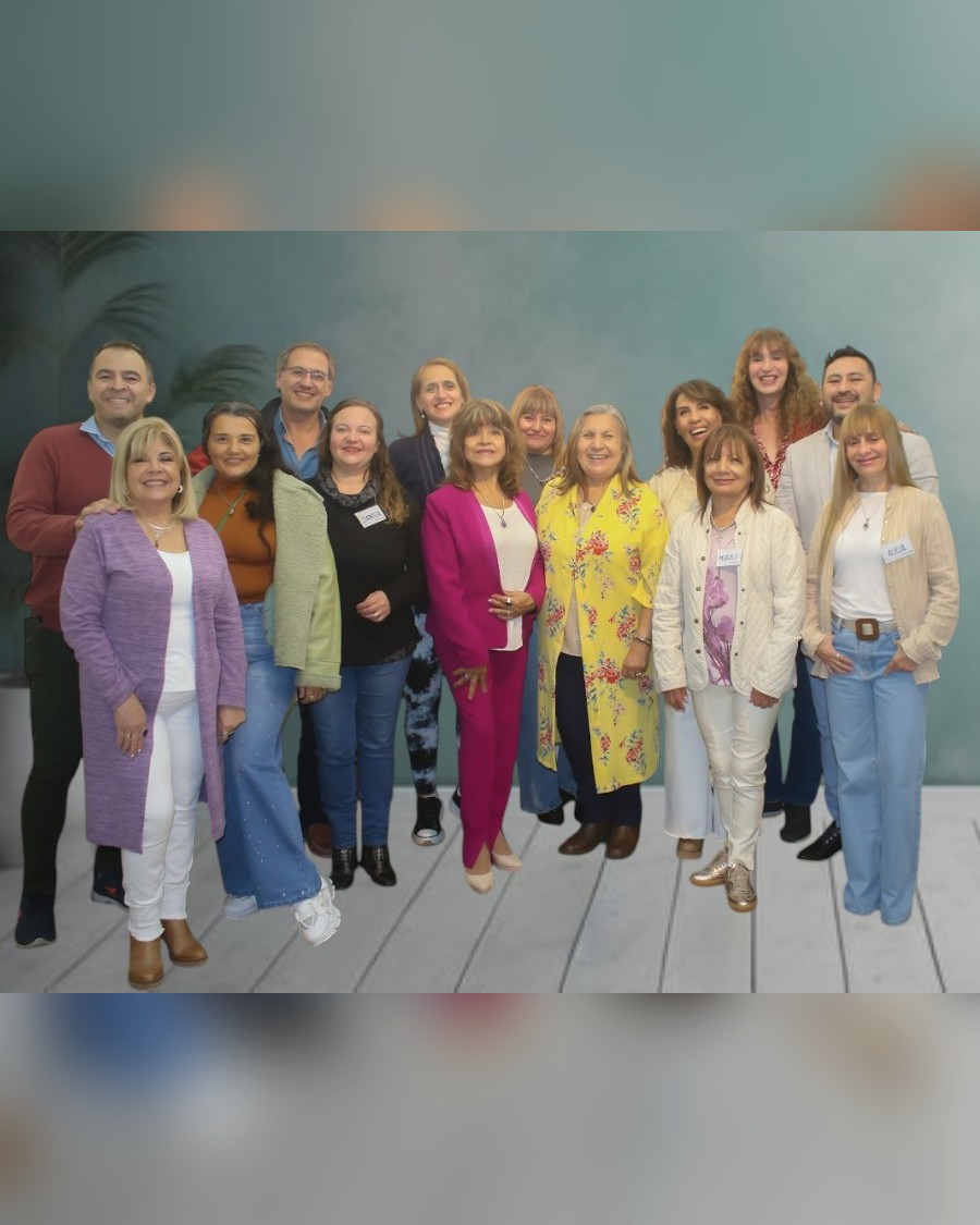 Equipo de Fundación Conectar reunido en un encuentro